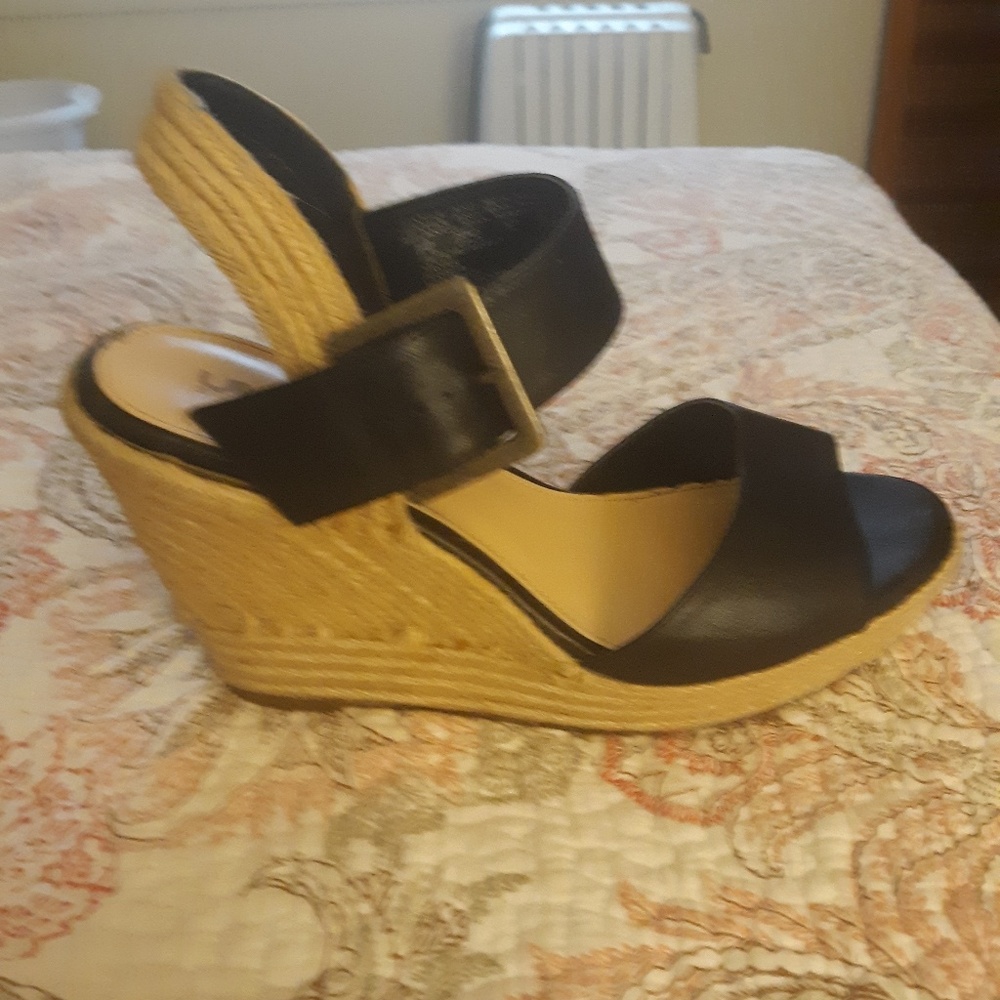 Black wedges